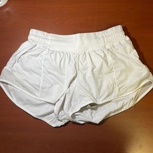 Lululemon Low rise Hotty Hot Shorts 2.5” inseam